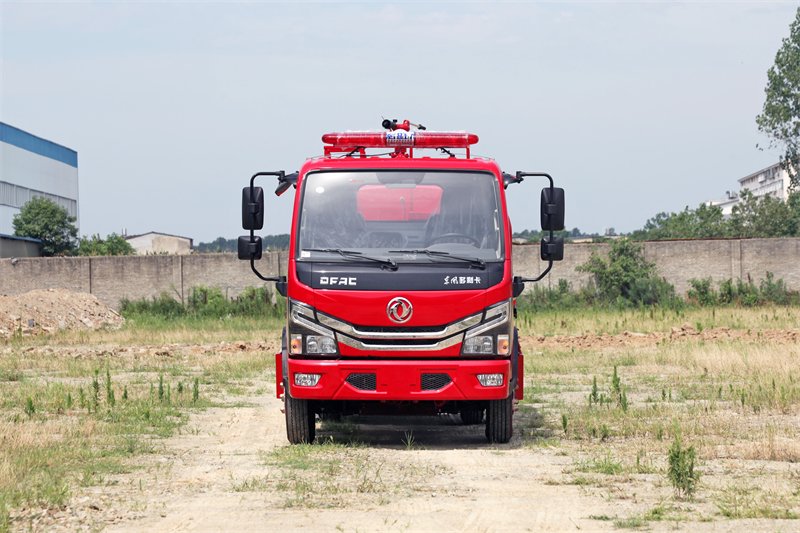 🚒 消防车大揭秘：城市里的"红色守护神"到底有多硬核？